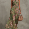 Livia - Elegant Maxikjole med Blomsterhalterneck